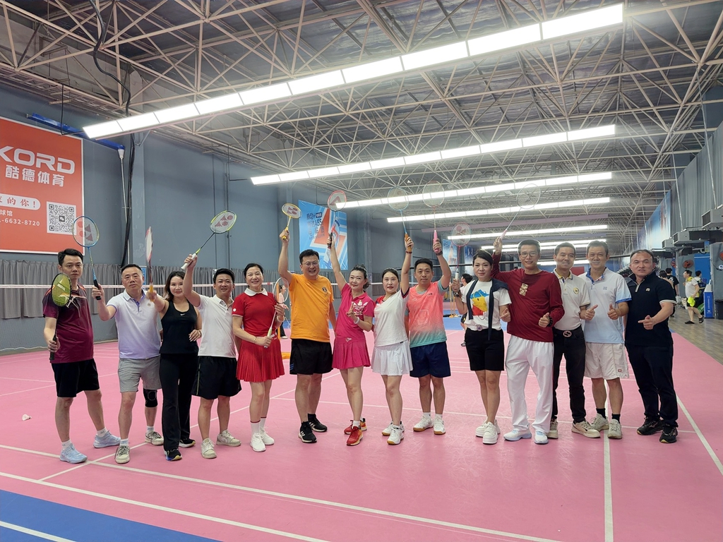 以球会友展风采，强身健体促联谊——深狮19班文体委羽毛球活动圆满举行