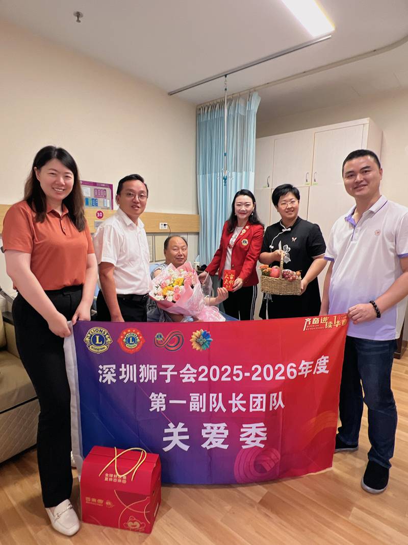 同窗情暖病房——壹玖班关爱委组织班级代表前往医院探望张景华狮兄、余果狮姐